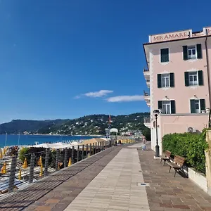 https://albergo-miramare-spotorno.hotelitalianriviera.com